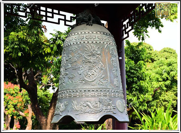 五臺(tái)山顯通寺最重的銅鐘(圖1) 1-210QP9594M36.jpg